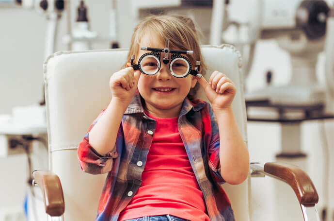 Kurzsichtigkeit bei Kindern behandeln in der Augenarztpraxis Berlin