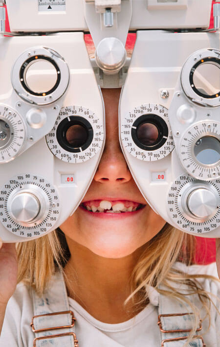Kurzsichtigkeit bei Kindern behandeln in der Augenarztpraxis Berlin